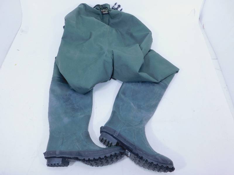 lot 121 image: Size 9 Waders