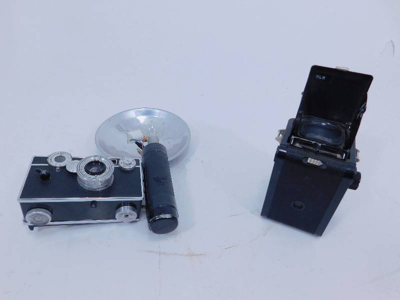 lot 132 image: 2 Vintage Cameras