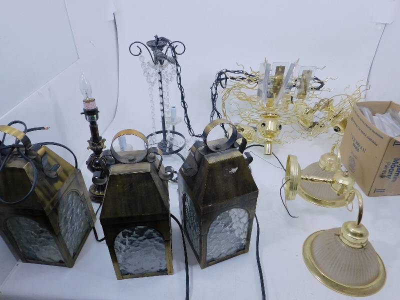 lot 139 image: Lot Of Lights