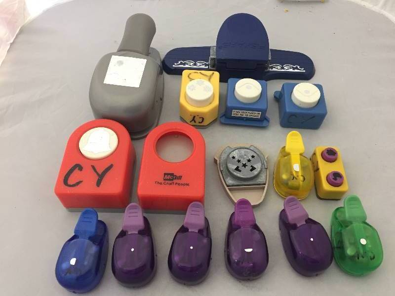 lot 35 image: 15 Decorative Craft Punches