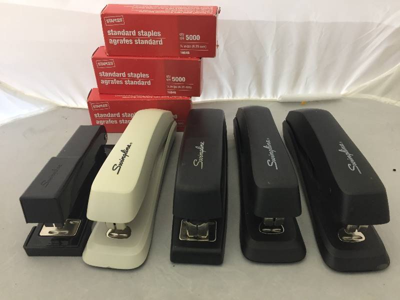 lot 46 image: 5 Swingline Staplers & 3 boxes Staples