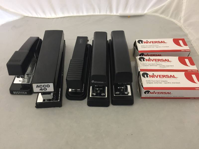 lot 49 image: 5 Staplers & Staples