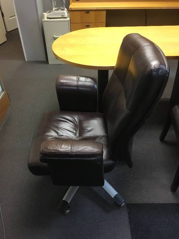 lot 6 image: Office Desk Chair