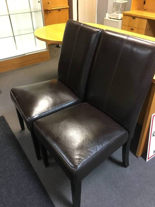 lot 7 image: 2 Side Chairs