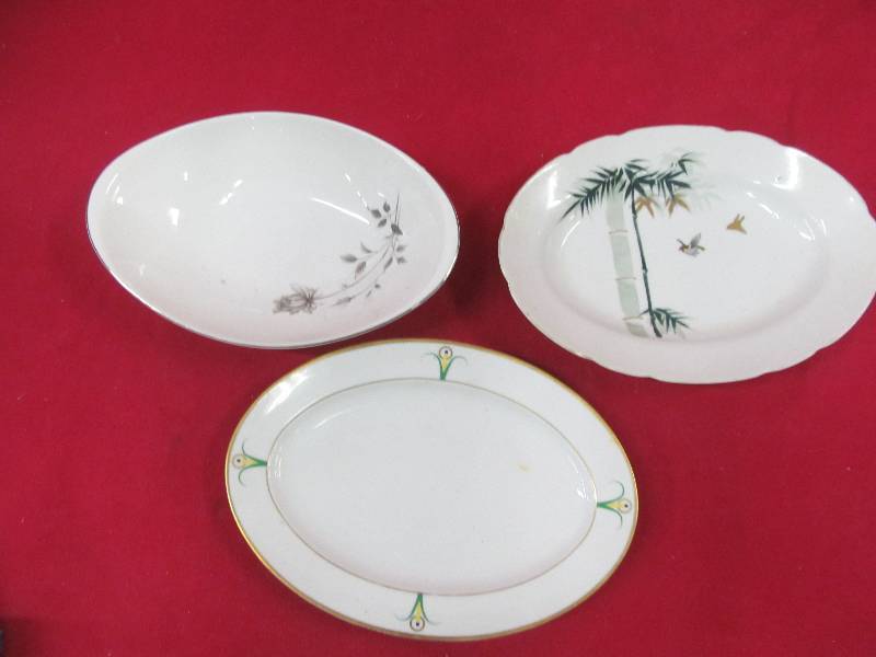 lot 12 image: fine china serving bowl