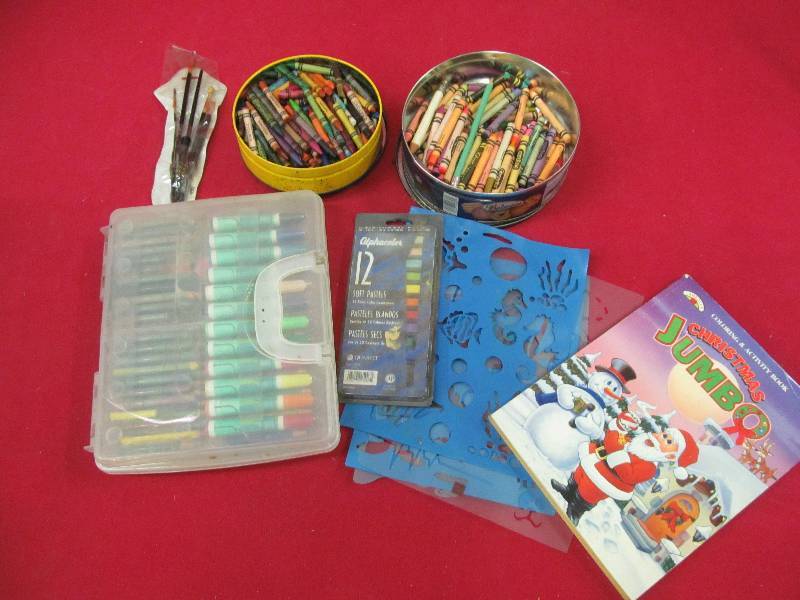 lot 14 image: craft items