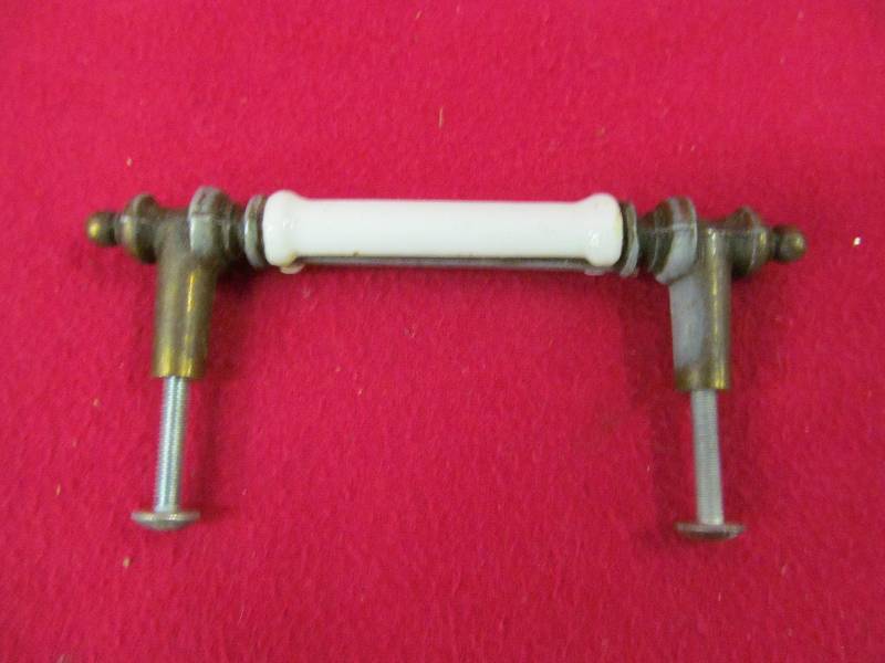 lot 22 image: cabinet handles