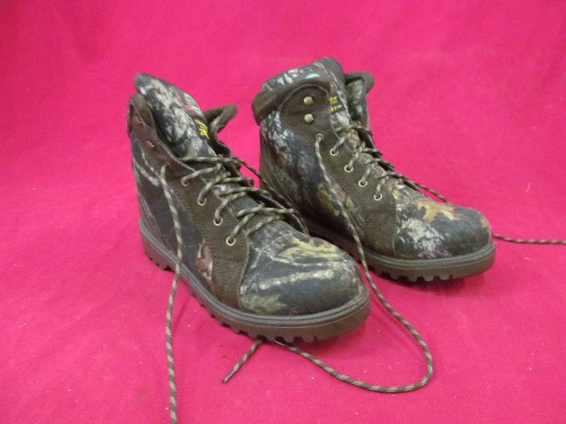lot 38 image: Braham boots
