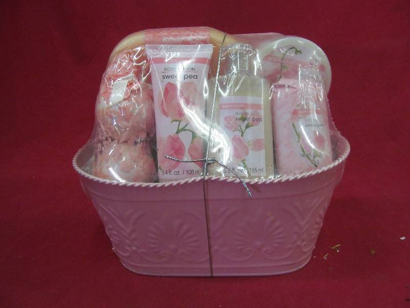 lot 42 image: Body Nature gift set