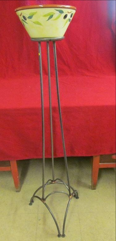 lot 122 image: Portugal planter on plant stand