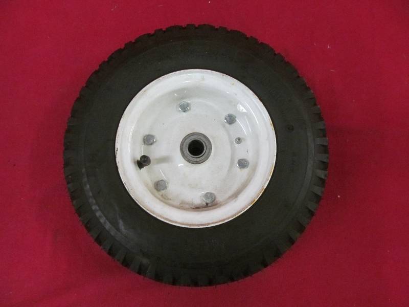 lot 71 image: Kenda tire