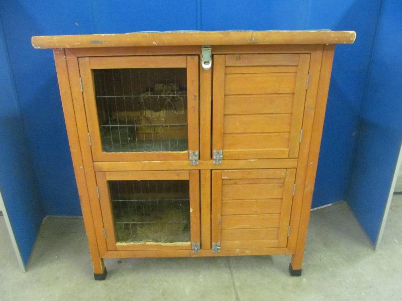 lot 95 image: rabbit hutch