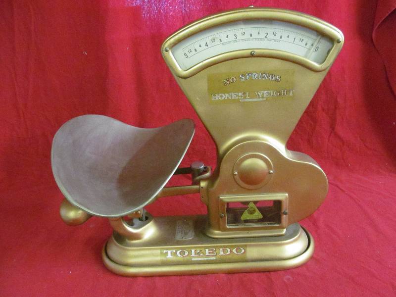 lot 116 image: Vintage Toledo scale