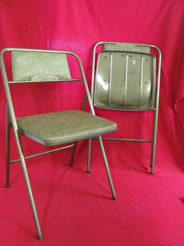 lot 129 image: Cosco folding chairs