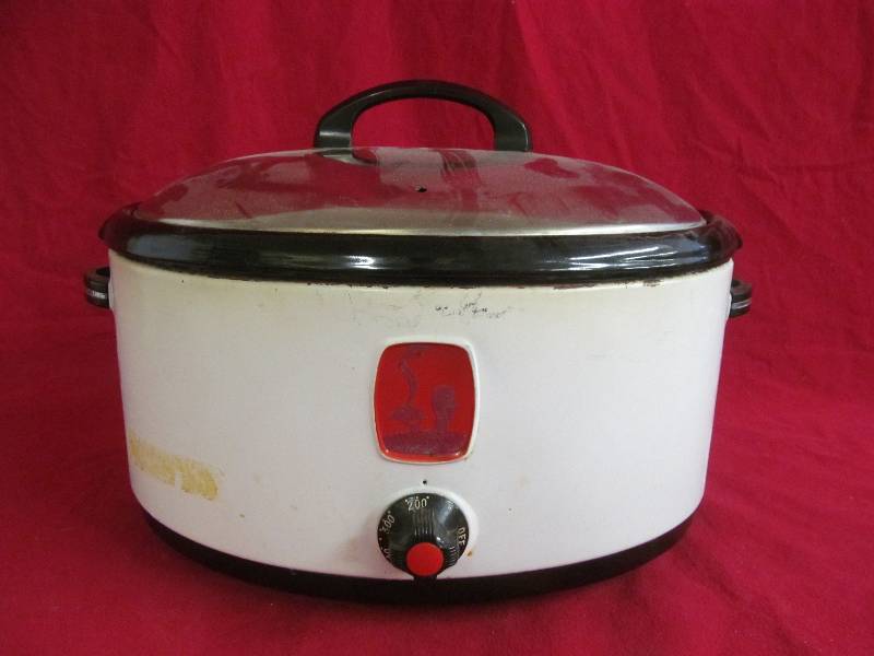 lot 143 image: slow cooker
