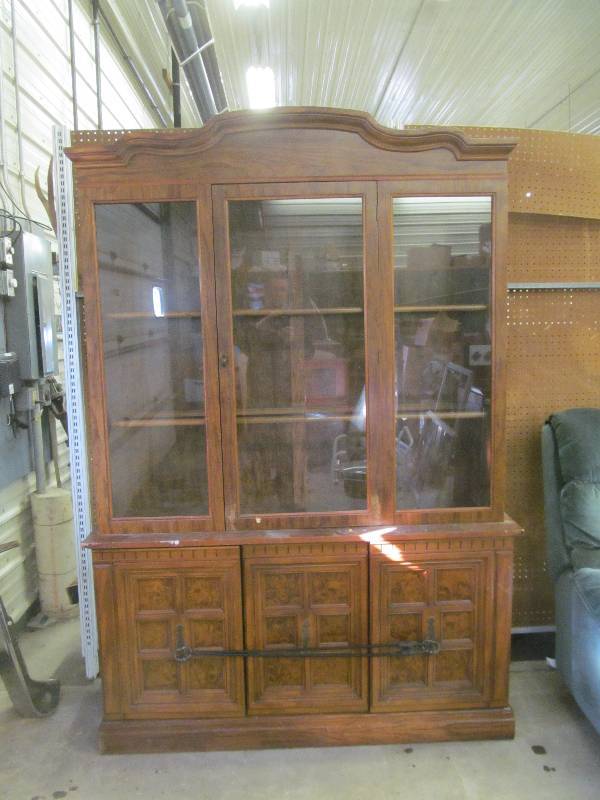 lot 1 image: China Hutch