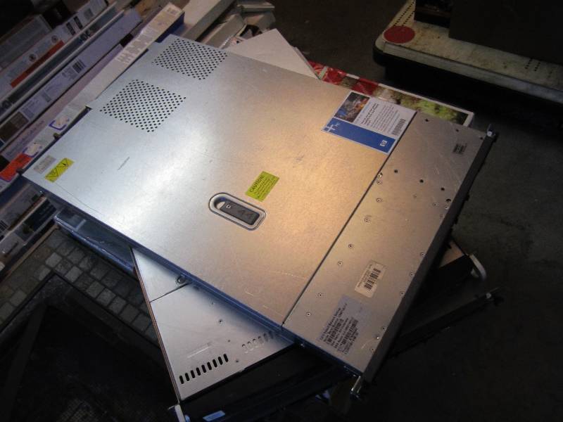 lot 24 image: HP Proliant DL360 G5 Server Regulat...