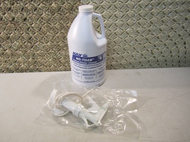 lot 34 image: Case of 4 Bottles Kay No-Thaw Freez...