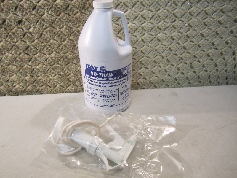 lot 35 image: Case of 4 Bottles Kay No-Thaw Freez...