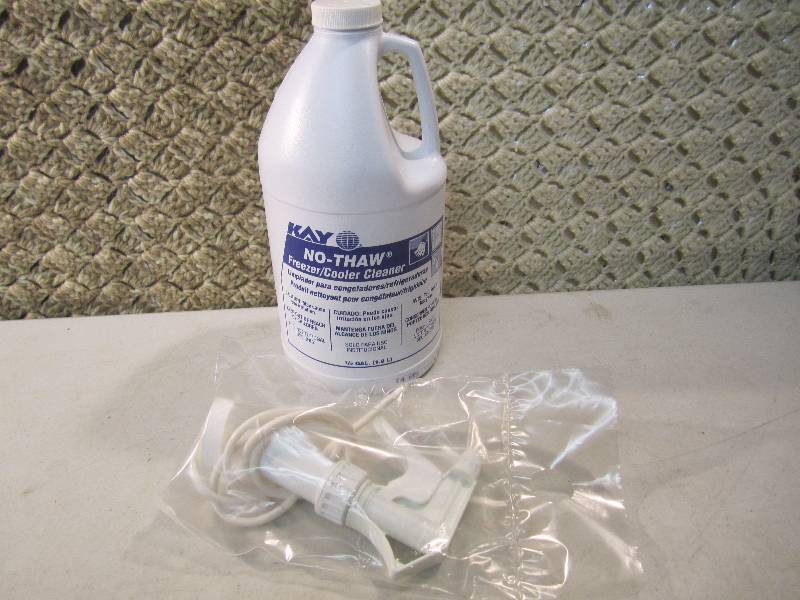 lot 38 image: Case of 4 Bottles Kay No-Thaw Freez...