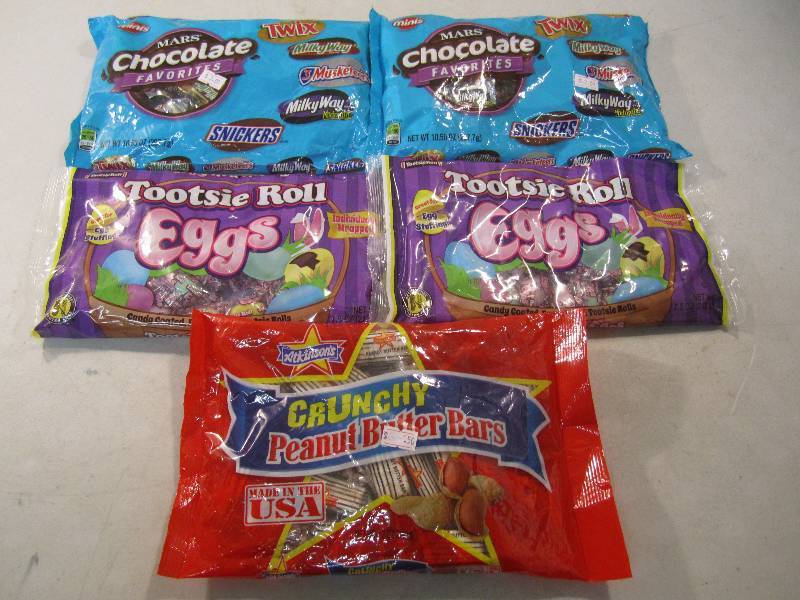 lot 82 image: Lot of 5 Bags of Mixed Candy Best b...