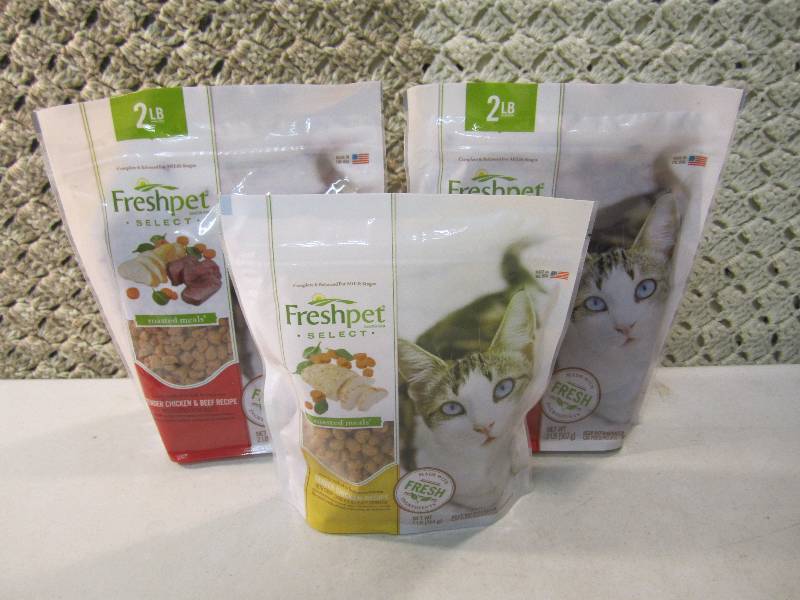 lot 90 image: Lot of 3 Bags Tender Cat Food 2 Chi...