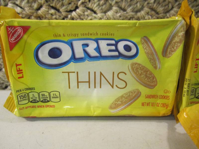 lot 195 image: Lot of 4 Packs Oreo Thins Cookies B...