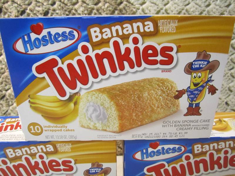 lot 220 image: Lot of 3 Boxes Hostess Banana Twink...