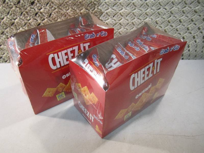 lot 223 image: Lot of 12 Grab n Go Bags Cheez-It ...