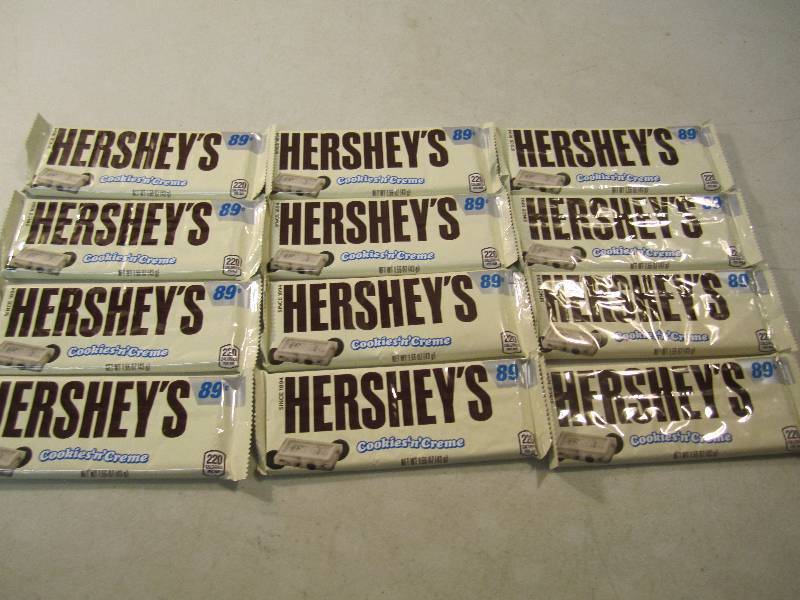 lot 240 image: Lot of 12 Hersheys Cookies N Crea...