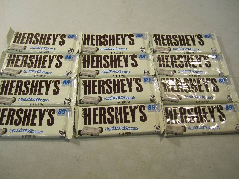 lot 241 image: Lot of 12 Hersheys Cookies N Crea...