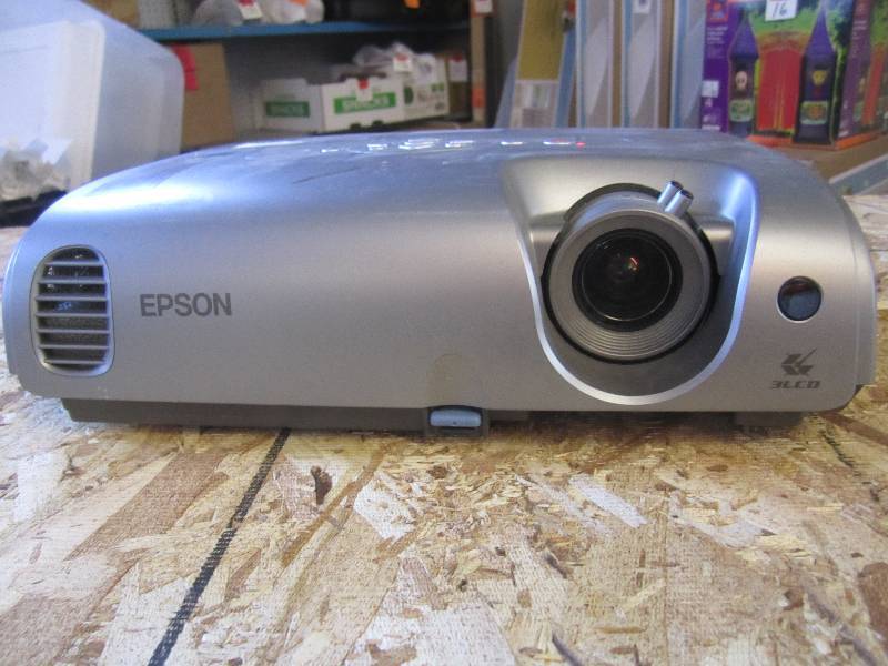 lot 257 image: Epson LCD Projector Model EMP-82 Po...