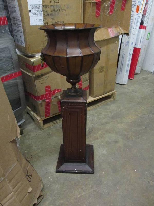 lot 60 image: Ribbed Fluted Planter open box Reta...