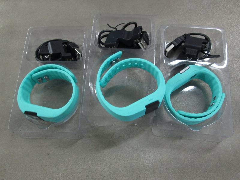 lot 139 image: Lot of 3 SURMOS Smart Sport Bracele...