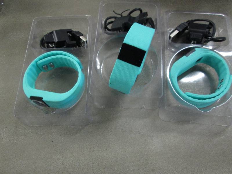 lot 143 image: Lot of 3 SURMOS Smart Sport Bracele...