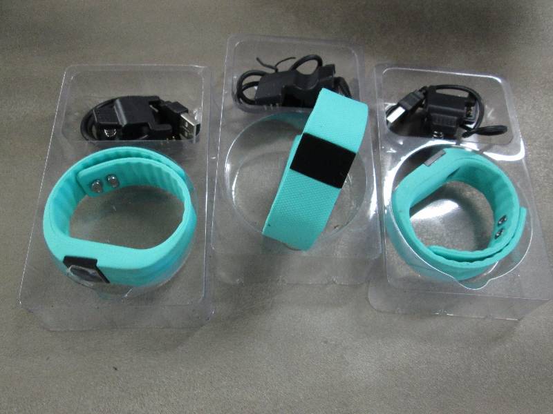 lot 144 image: Lot of 3 SURMOS Smart Sport Bracele...