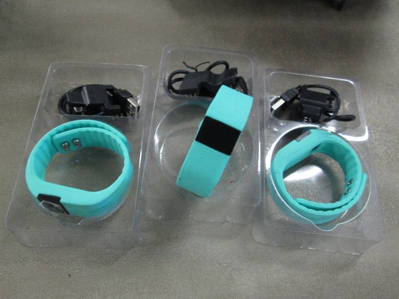 lot 145 image: Lot of 3 SURMOS Smart Sport Bracele...