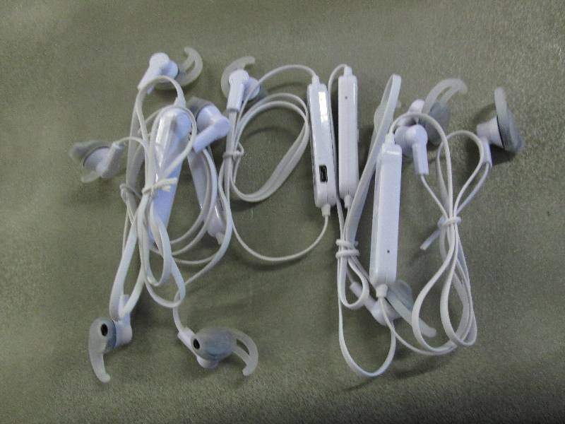 lot 148 image: Lot of 5 2ACE5-BA02 Blue Tooth Ear ...