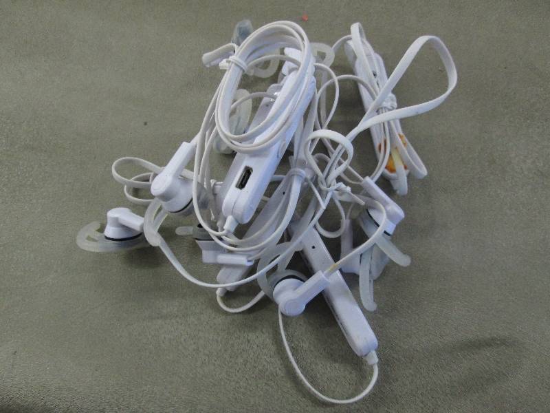 lot 151 image: Lot of 5 2ACE5-BA02 Blue Tooth Ear ...