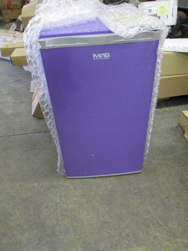 lot 174 image: 3.2 Cu. Ft. Retro Refrigerator open...