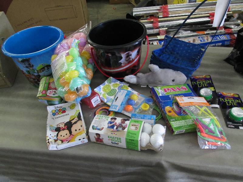 lot 193 image: Character Buckets, Fillable eggs, B...