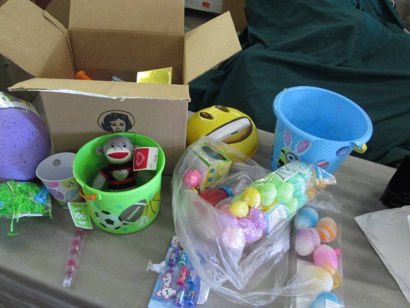 lot 197 image: Assorted Easter Items...