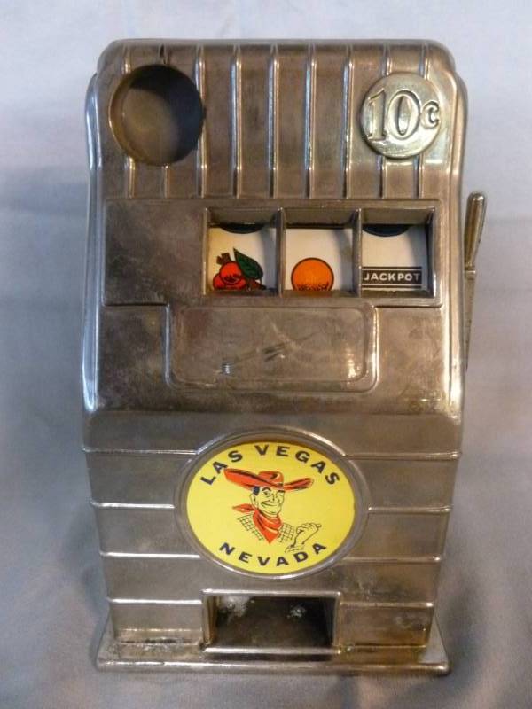 lot 4 image: Vintage Coin Bank