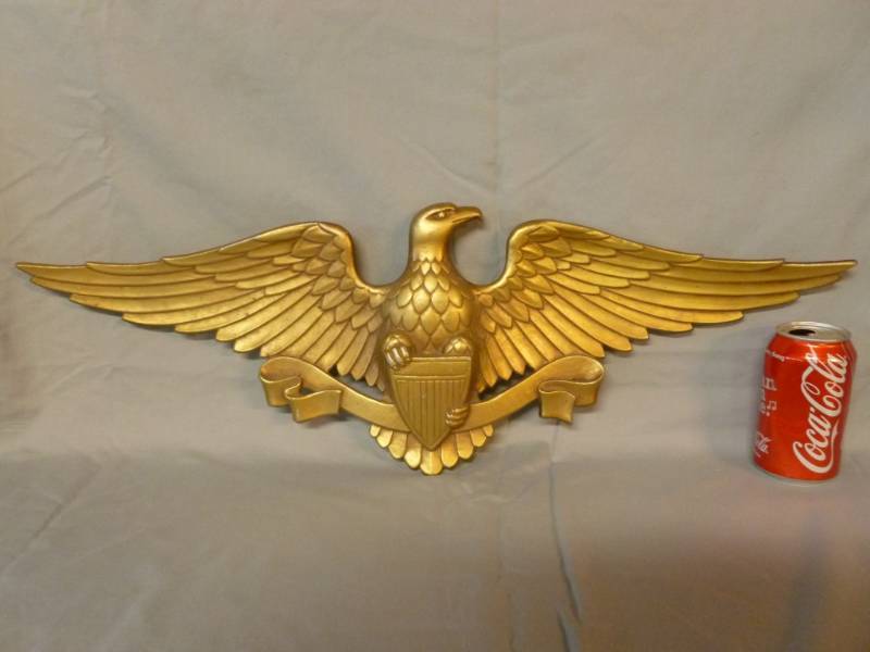 lot 5 image: Eagle Shed Decoration