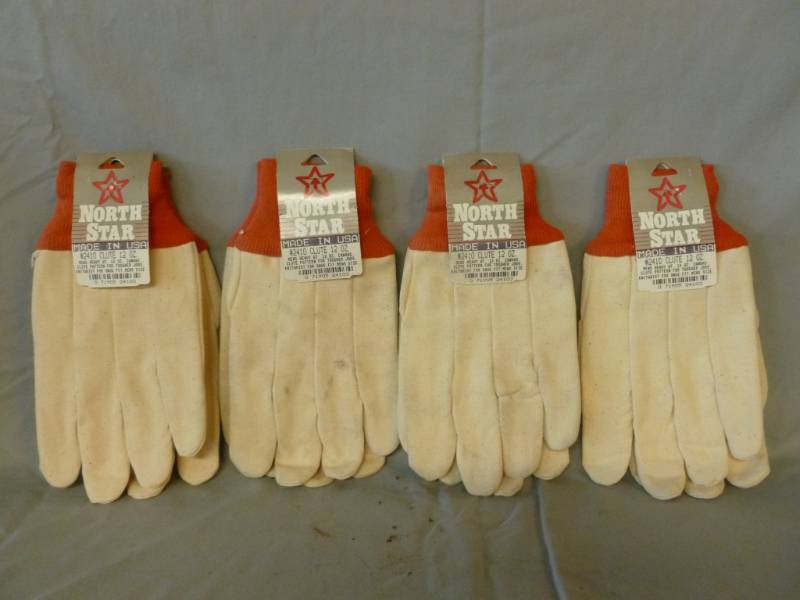 lot 39 image: New Work Gloves