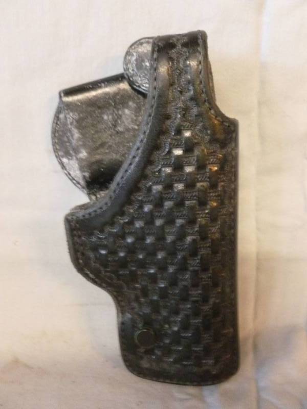 lot 65 image: Pistol Holster