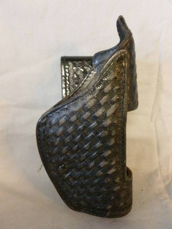 lot 66 image: Pistol Holster