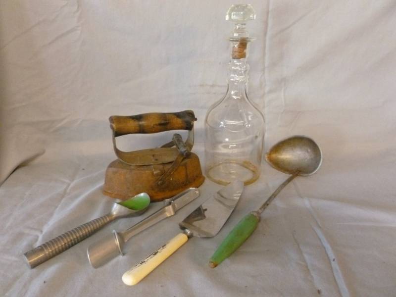 lot 78 image: Vintage Items