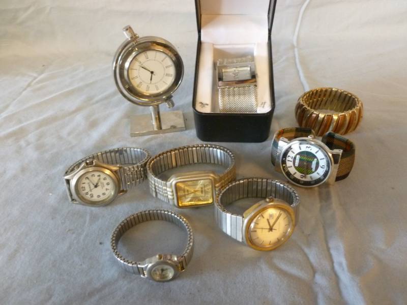 lot 89 image: Watches