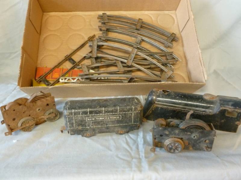 lot 121 image: Vintage Train Set Items